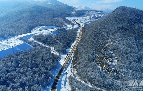 Qarlı "Zəfər Yolu"ndan görüntülər - FOTO/VİDEO