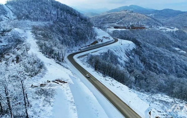 Qarlı "Zəfər Yolu"ndan görüntülər - FOTO/VİDEO