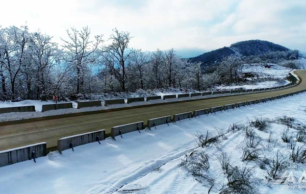 Qarlı "Zəfər Yolu"ndan görüntülər - FOTO/VİDEO