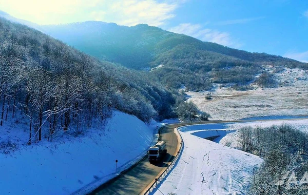 Qarlı "Zəfər Yolu"ndan görüntülər - FOTO/VİDEO