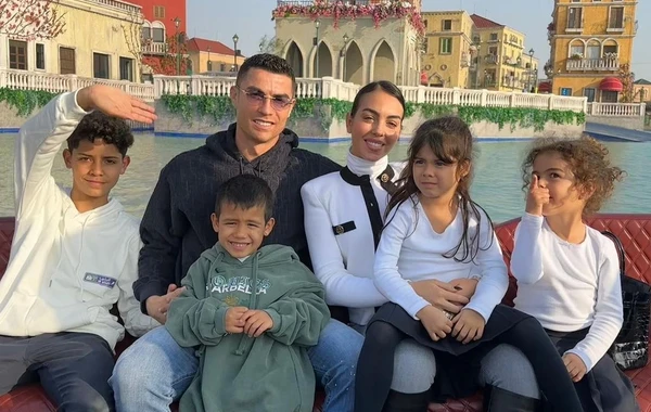 Криштиану Роналду показал, как проводит время с семьей в Саудовской Аравии - ФОТО