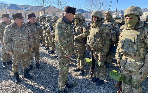 Baş Qərargah rəisi Ermənistanla sərhədə gedib, komandoların məşğələlərini izləyib - FOTO