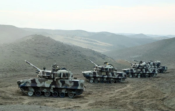 Baş Qərargah rəisi Ermənistanla sərhədə gedib, komandoların məşğələlərini izləyib - FOTO
