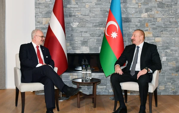Prezident İlham Əliyevin Davosda Latviya Prezidenti ilə görüşü olub - FOTO - YENİLƏNİB