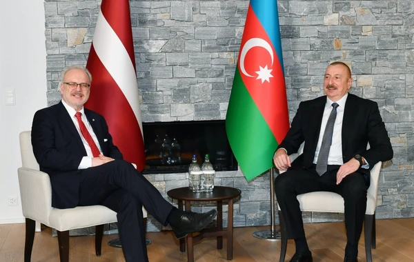 Prezident İlham Əliyevin Davosda Latviya Prezidenti ilə görüşü olub - FOTO - YENİLƏNİB