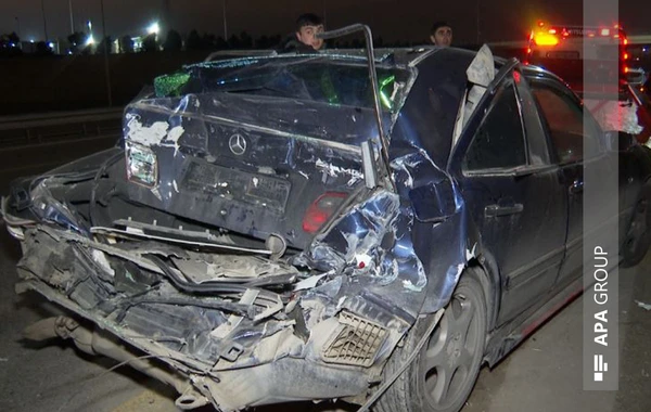 Bakıda avtobus qəza törədib, xəsarət alan var - FOTO