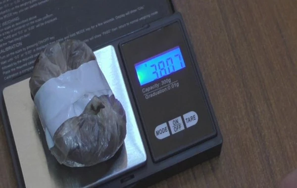 Azərbaycanda qadının çantasından külli miqdarda heroin aşkarlanıb - FOTO/VİDEO