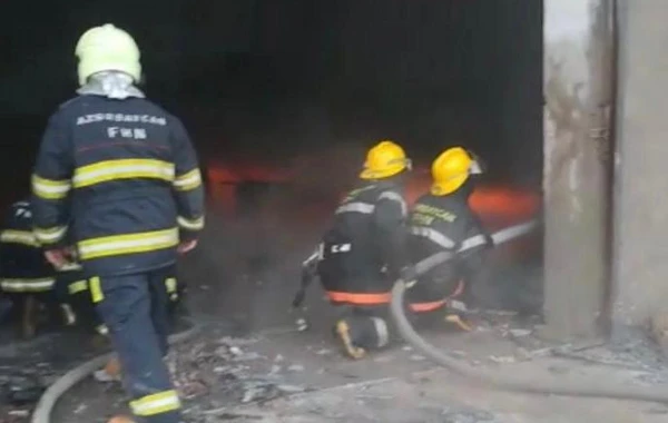 Bakıda obyekt yandı - FOTO/VİDEO