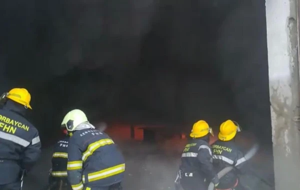 Bakıda obyekt yandı - FOTO/VİDEO