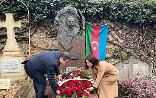 Leyla Abdullayeva Fransada Topçubaşovun məzarını ziyarət etdi - FOTO