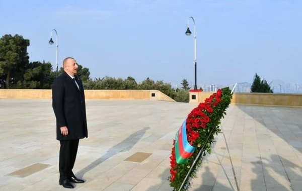 Prezident İlham Əliyev Şəhidlər xiyabanını ziyarət edib - FOTO
