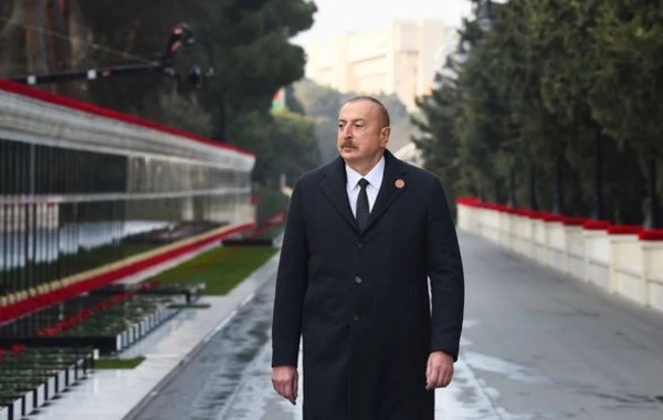Prezident İlham Əliyev Şəhidlər xiyabanını ziyarət edib - FOTO