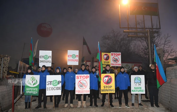 Несмотря на морозную погоду, акция протеста на дороге Ханкенди-Лачын продолжается - ФОТО