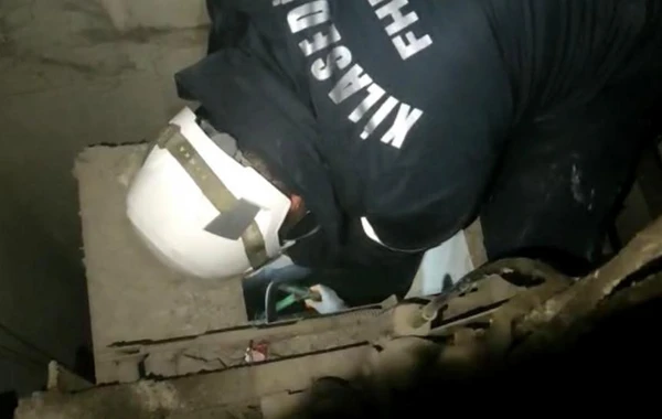 Bakıda liftdə qalanlar xilas edilib - FOTO\VİDEO