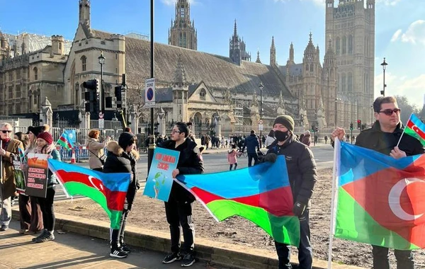 Diasporumuz Britaniya Parlamenti önündə etiraz aksiyası keçirib – FOTO