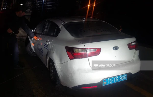 Bakı-Sumqayıt yolunda avtomobil aşıb - FOTO