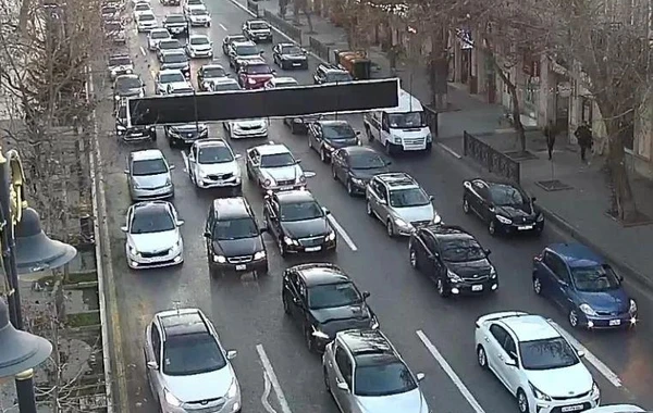 Bakının bir sıra yollarında tıxac müşahidə edilir - SİYAHI