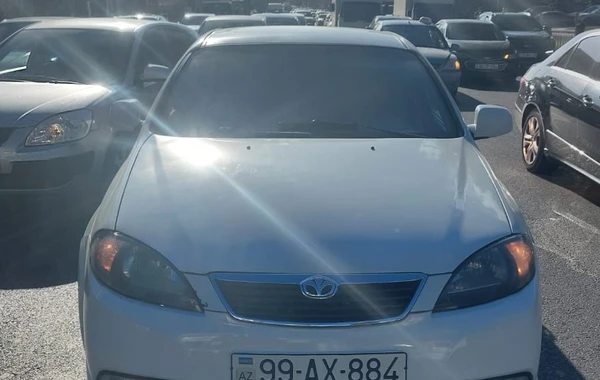 Mərkəzi Bankın qarşısında bir saat tıxac yaradan bu sürücü olub - FOTO