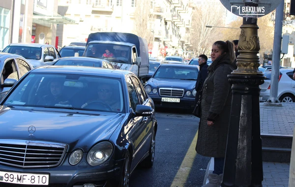 Bakının yeni təmir olunmuş yolundan şikayətlər var - FOTO/VİDEO