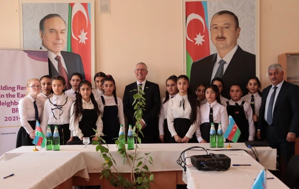 Britaniya səfiri Tuğ kənd orta məktəbindən paylaşım edib - FOTO
