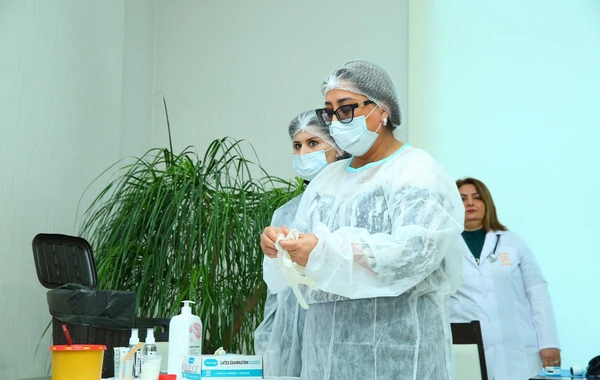 TƏBİB-in İcraçı direktoru qripə qarşı vaksin olundu - FOTO