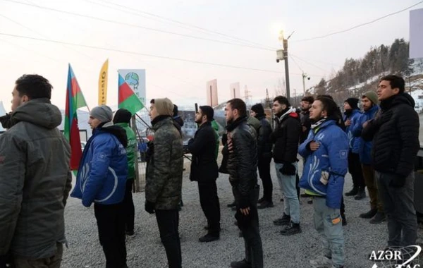 Xankəndi-Laçın yolunda Rusiya sülhməramlılarına məxsus daha bir avtomobilin hərəkətinə şərait yaradılıb - FOTO - YENİLƏNİB