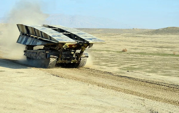 Mühəndis bölmələri ilə döyüş hazırlığı üzrə məşğələlər keçirilir - FOTO/VİDEO