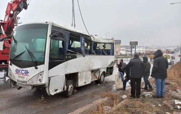 Türkiyədə avtobus qəzası: 25 nəfər yaralandı - FOTO