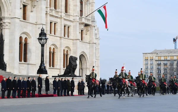Budapeştdə Azərbaycan Prezidenti İlham Əliyevin rəsmi qarşılanma mərasimi olub - FOTO