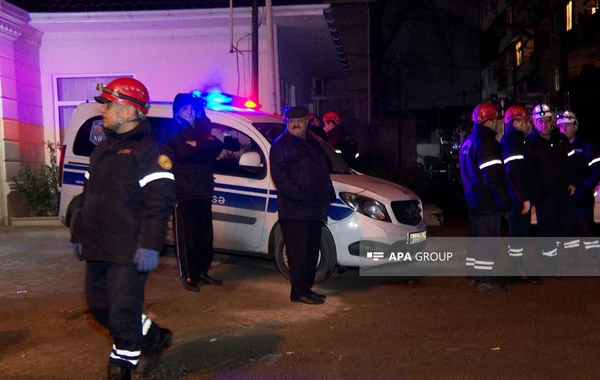 В Баку женщина и мужчина пытались покончить жизнь самоубийством - ФОТО