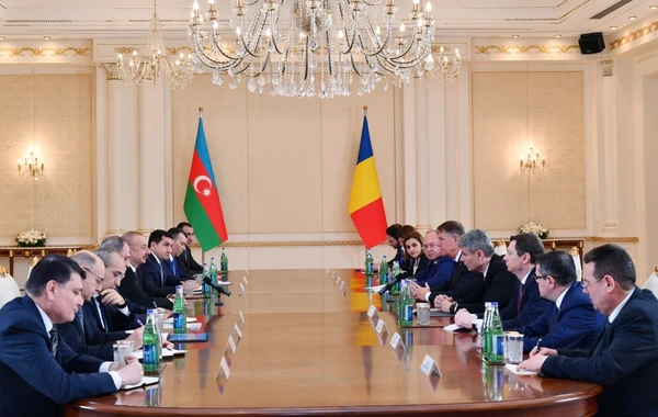 Azərbaycan və Rumıniya prezidentlərinin geniş tərkibdə görüşü olub - FOTO - YENİLƏNİB