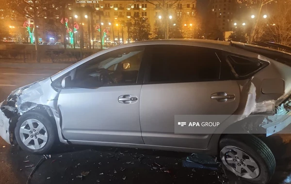 В Баку столкнулись 4 автомобиля, есть пострадавшие - ФОТО