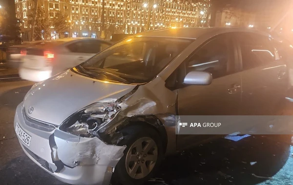В Баку столкнулись 4 автомобиля, есть пострадавшие - ФОТО