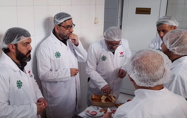 Hacı Şahin kolbasaya görə onu ittiham edənlərə CAVAB VERDİ
