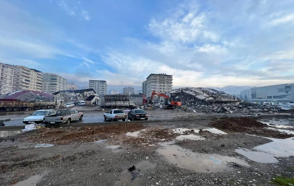 Азербайджанские спасатели в Кахраманмараше извлекли из-под завалов тело 1 человека - ВИДЕО