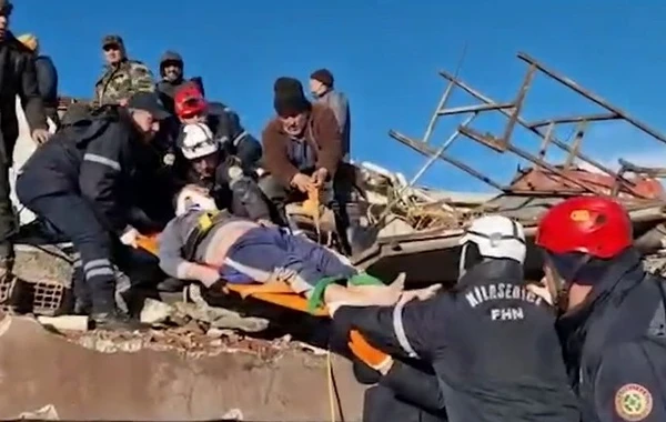 FHN-in xilasediciləri zəlzələ qurbanlarını dağıntılardan çıxarır - VİDEO