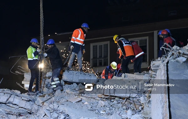 Gecə boyu Qaziantepdə davam edən xilasetmə işlərindən PhotoStock.az-ın FOTOREPORTAJI