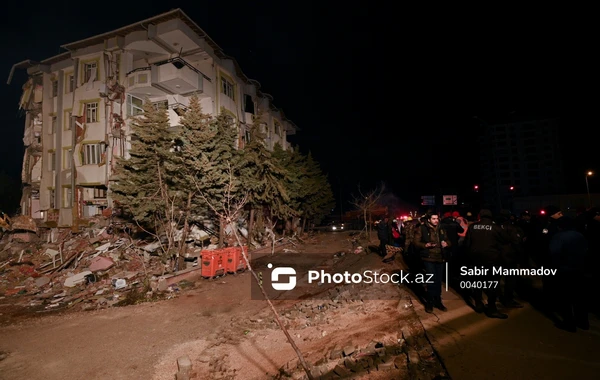 Спасательные работы в Газиантепе продолжались всю ночь - ФОТОРЕПОРТАЖ PhotoStock.az