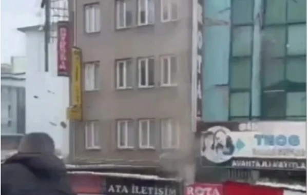 Xilasedicilər axtarış edən vaxt zəlzələ - Bina çökdü - FOTO/VİDEO