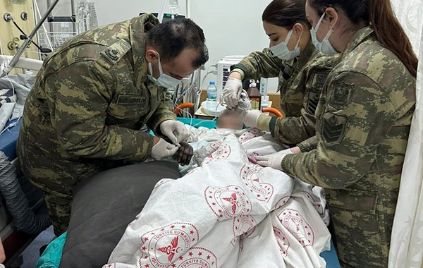 Военный медицинский персонал азербайджанской армии приступил к работе в Кахраманмараше - ФОТО