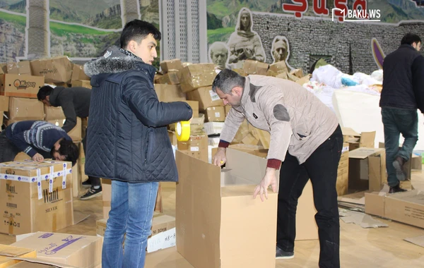 Qida, Pampers, döşək, xalça... - Qardaş ölkəyə edilən hümanitar yardım aksiyasından FOTOREPORTAJ