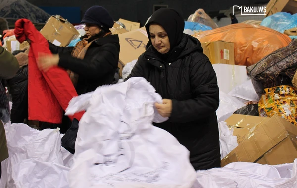 Qida, Pampers, döşək, xalça... - Qardaş ölkəyə edilən hümanitar yardım aksiyasından FOTOREPORTAJ