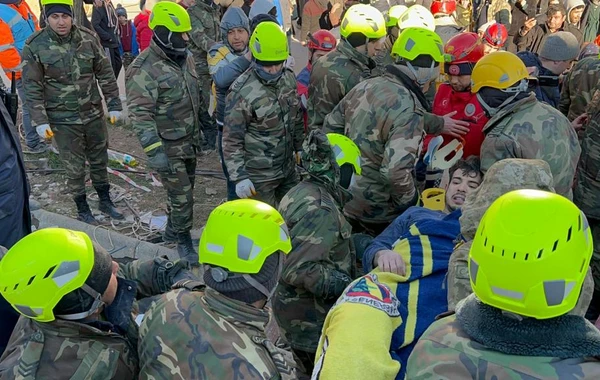 Азербайджанские спасатели в Турции спасли из-под завалов 44 человека - ВИДЕО