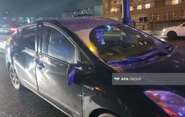В Баку в результате обледенения моста столкнулись 7 автомобилей - ФОТО