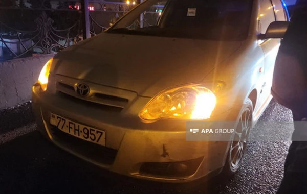 В Баку в результате обледенения моста столкнулись 7 автомобилей - ФОТО