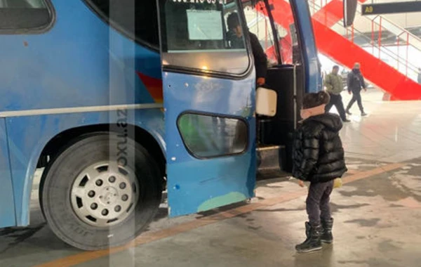 Türkiyədən təxliyə edilən Azərbaycan vətəndaşlarının daha bir qrupu Bakıya çatıb - FOTO