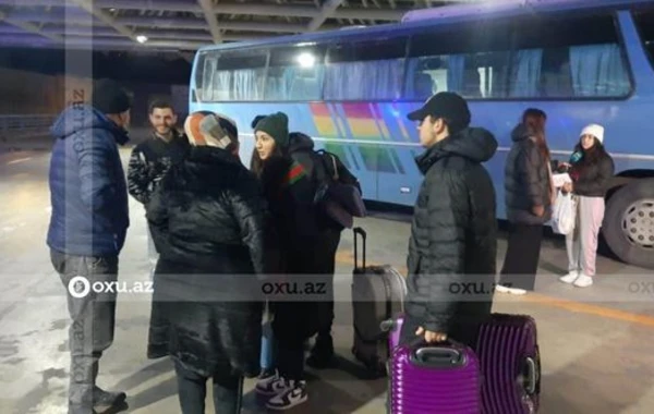 Türkiyədən təxliyə edilən Azərbaycan vətəndaşlarının daha bir qrupu Bakıya çatıb - FOTO