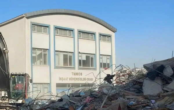 Türkiyədə dağıntılar içində ziyan görməyən binanın təyinatı görənləri şoka saldı - FOTO