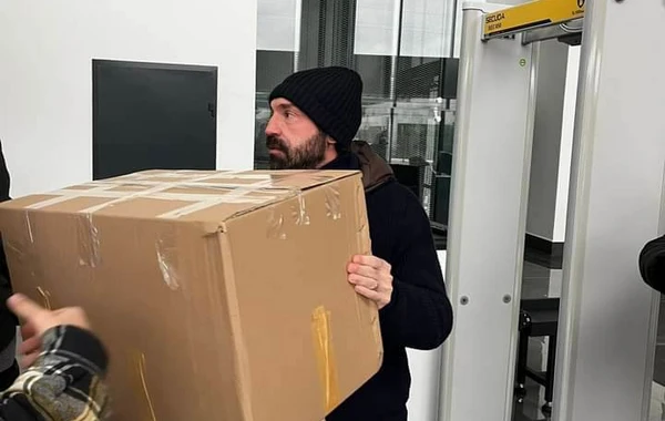 Pirlo zəlzələdən zərərçəkənlərə yardım etdi - FOTO