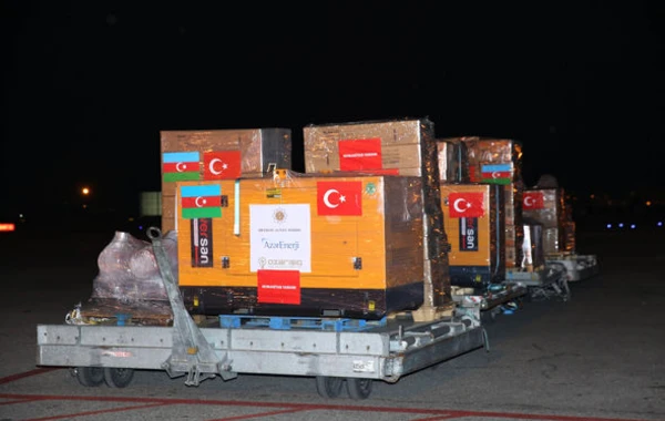 Mehriban Əliyevanın göstərişi ilə göndərilən 2-ci yardım təyyarəsi Türkiyəyə çatıb - FOTO/VİDEO - YENİLƏNİB